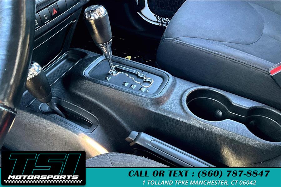 2015 Jeep Wrangler Unlimited 4WD 4dr Sport photo