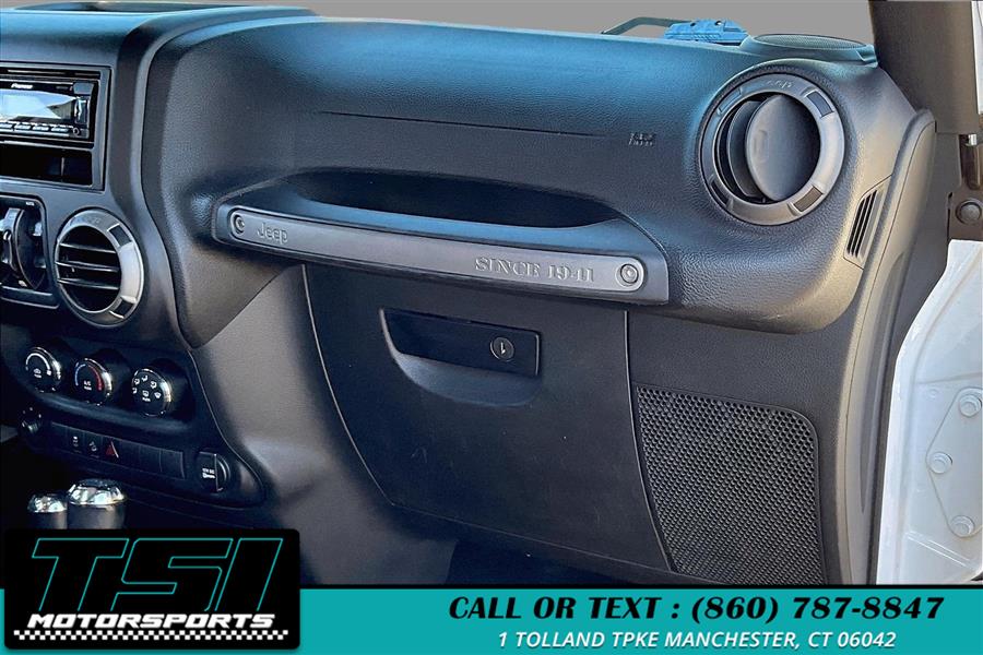 2015 Jeep Wrangler Unlimited 4WD 4dr Sport photo