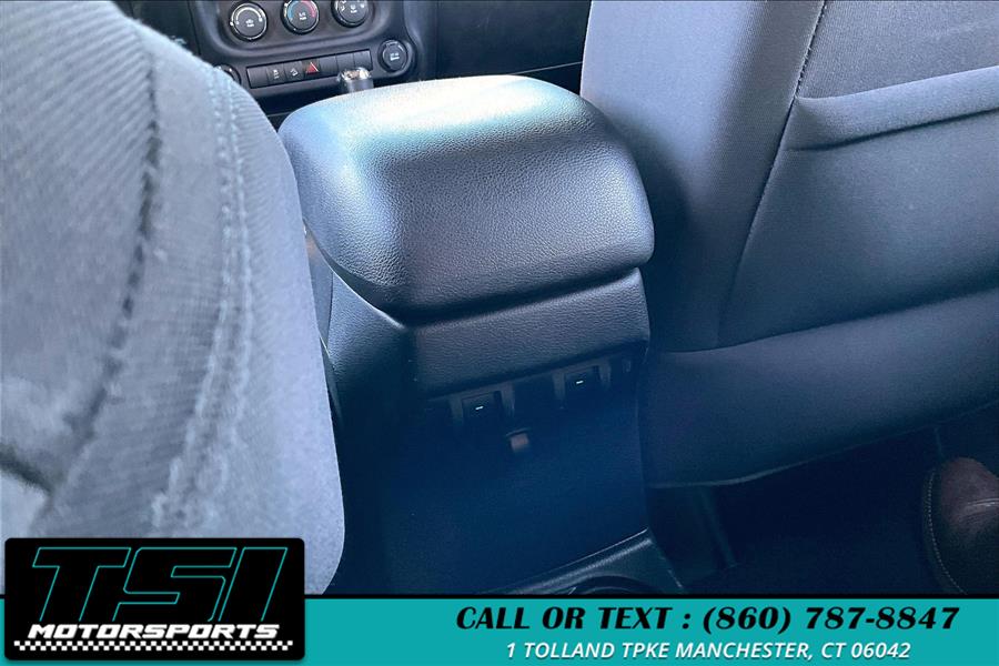 2015 Jeep Wrangler Unlimited 4WD 4dr Sport photo
