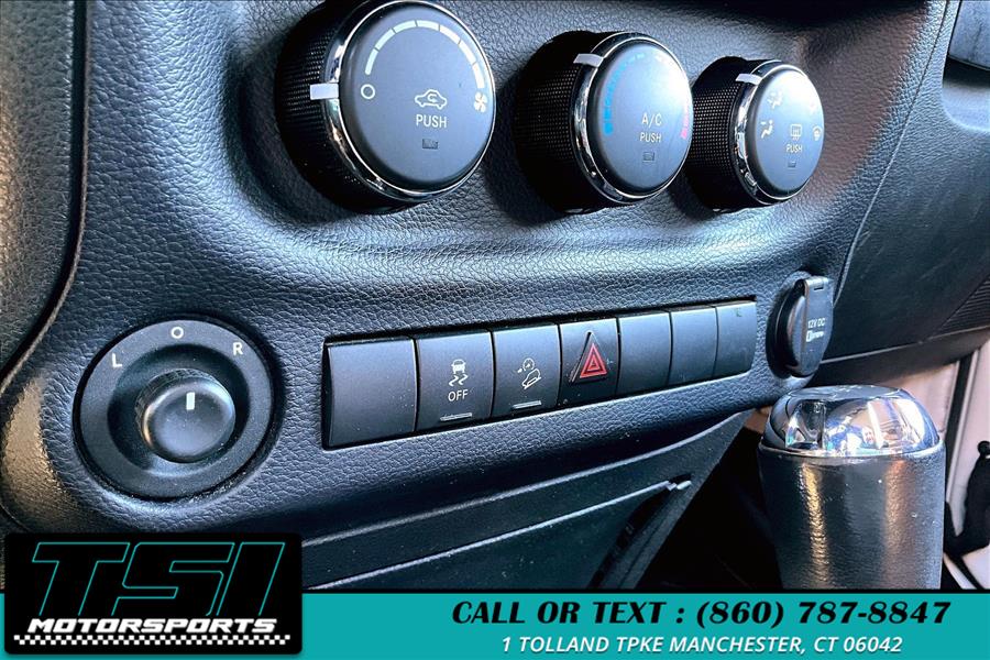 2015 Jeep Wrangler Unlimited 4WD 4dr Sport photo