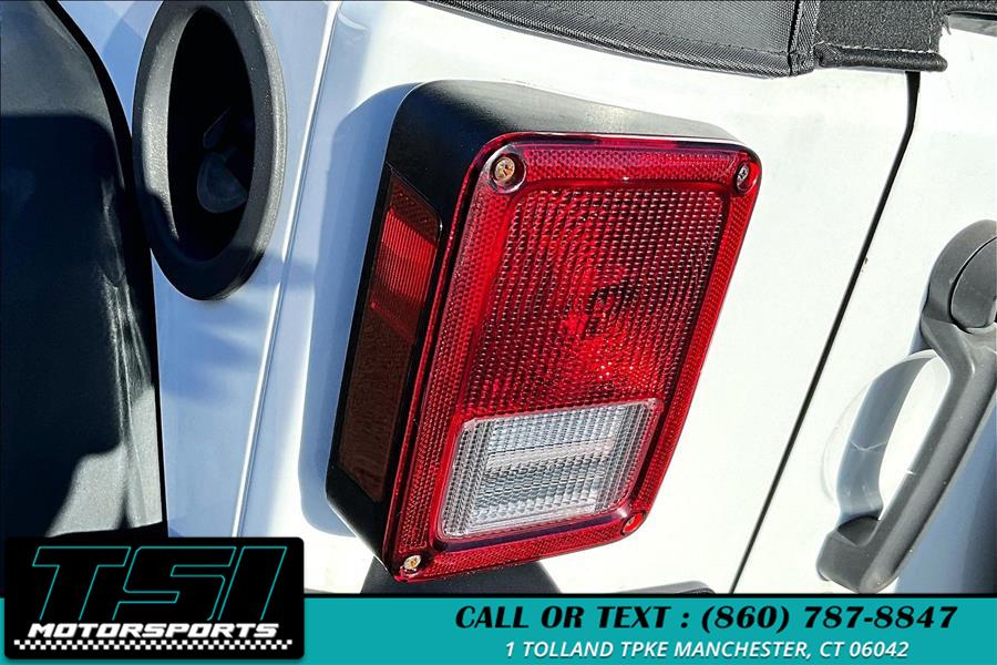 2015 Jeep Wrangler Unlimited 4WD 4dr Sport photo