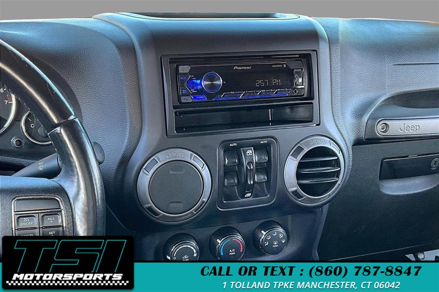 2015 Jeep Wrangler Unlimited 4WD 4dr Sport photo