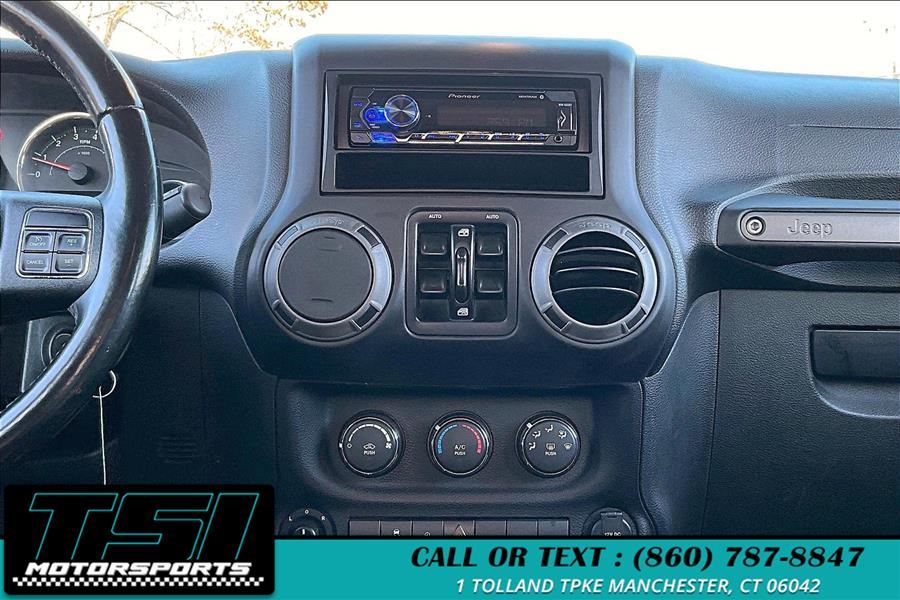 2015 Jeep Wrangler Unlimited 4WD 4dr Sport photo