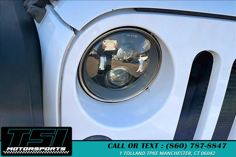 2015 Jeep Wrangler Unlimited 4WD 4dr Sport photo