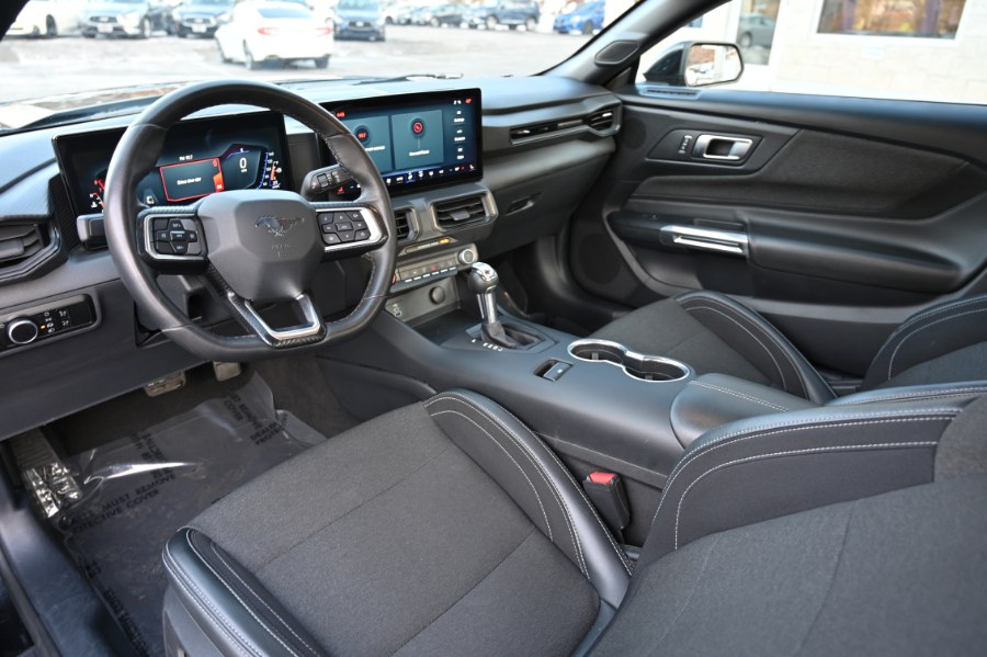 2024 Ford Mustang EcoBoost Fastback photo