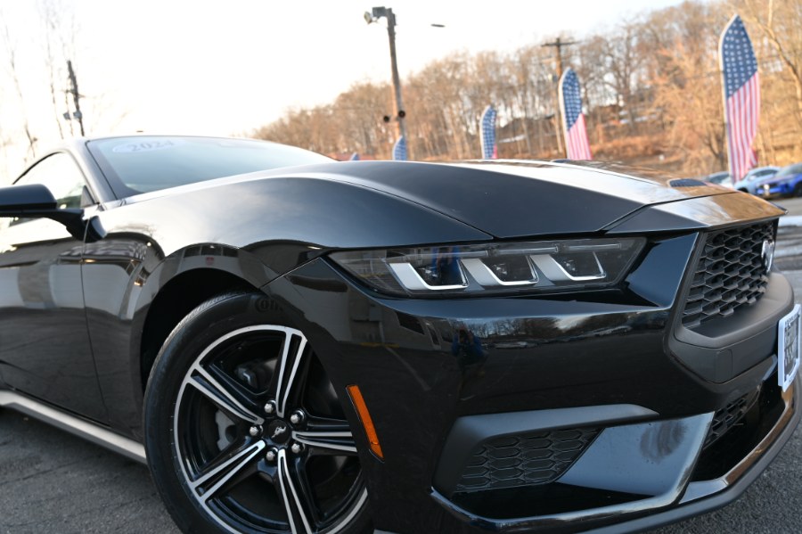 2024 Ford Mustang EcoBoost Fastback photo