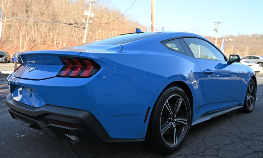 2024 Ford Mustang EcoBoost Fastback photo