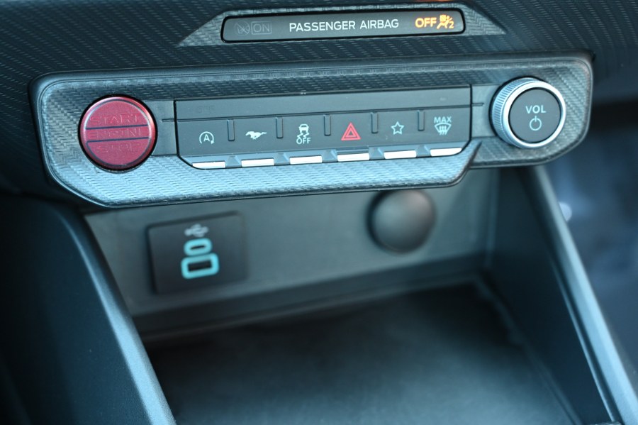 2024 Ford Mustang EcoBoost Fastback photo