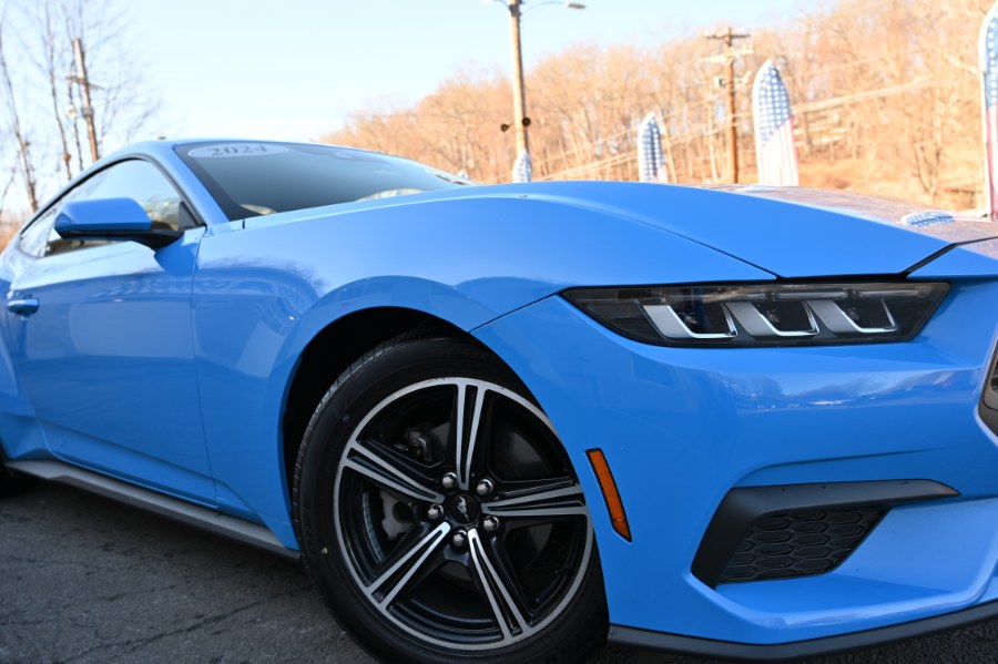 2024 Ford Mustang EcoBoost Fastback photo
