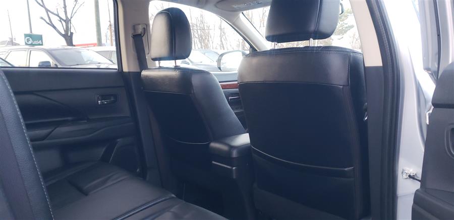 2015 Subaru Outlander 4WD 4dr SE photo