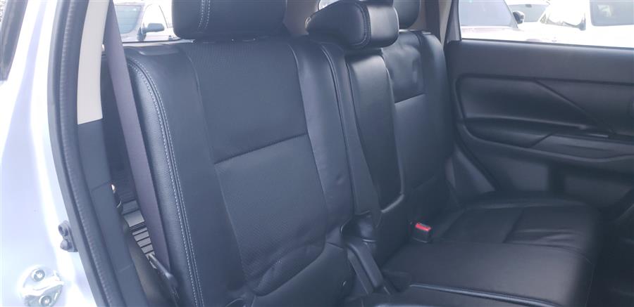 2015 Subaru Outlander 4WD 4dr SE photo