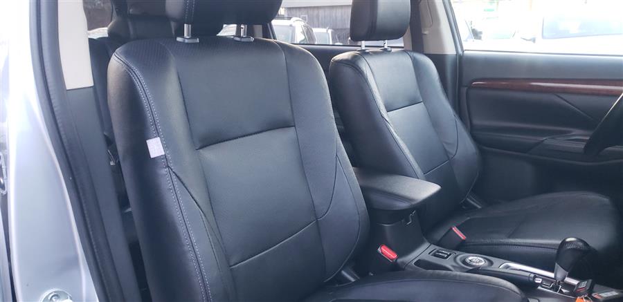 2015 Subaru Outlander 4WD 4dr SE photo