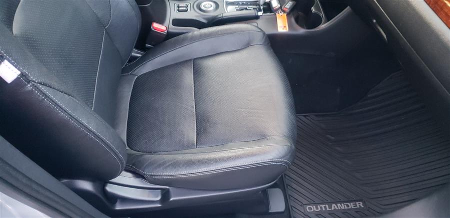 2015 Subaru Outlander 4WD 4dr SE photo