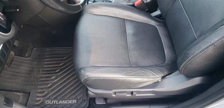 2015 Subaru Outlander 4WD 4dr SE photo