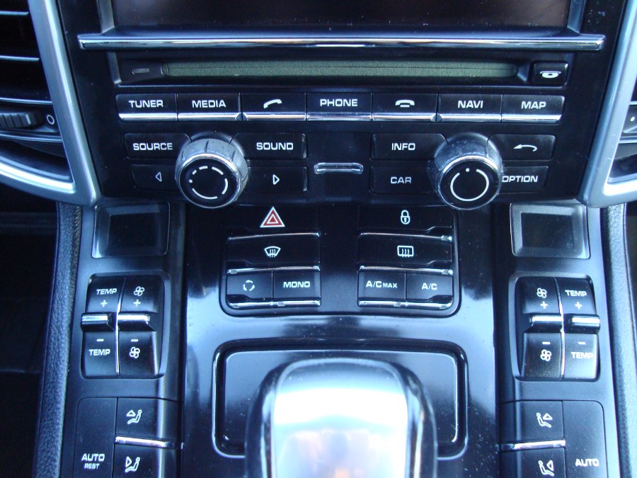 2013 Porsche Cayenne photo