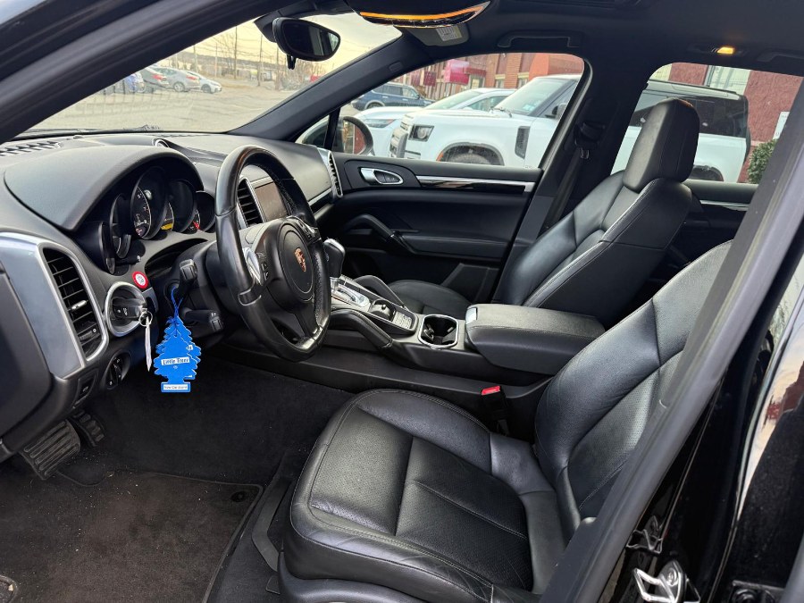 2013 Porsche Cayenne photo