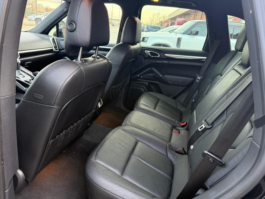 2013 Porsche Cayenne photo