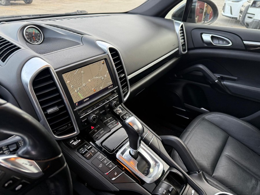 2013 Porsche Cayenne photo