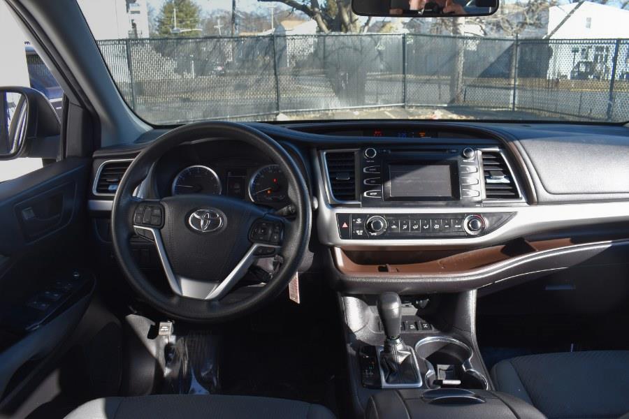2019 Toyota Highlander LE V6 AWD (Natl) photo