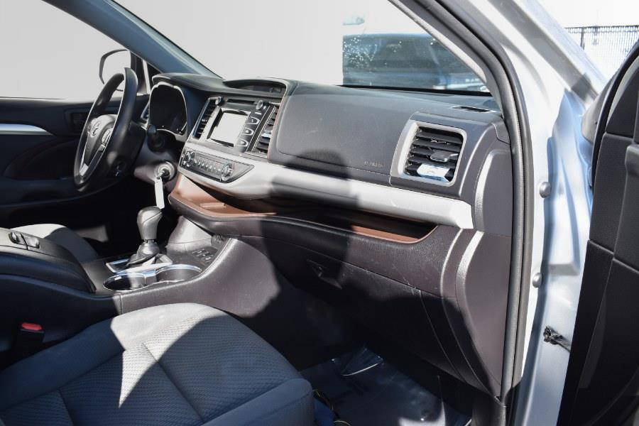 2019 Toyota Highlander LE V6 AWD (Natl) photo