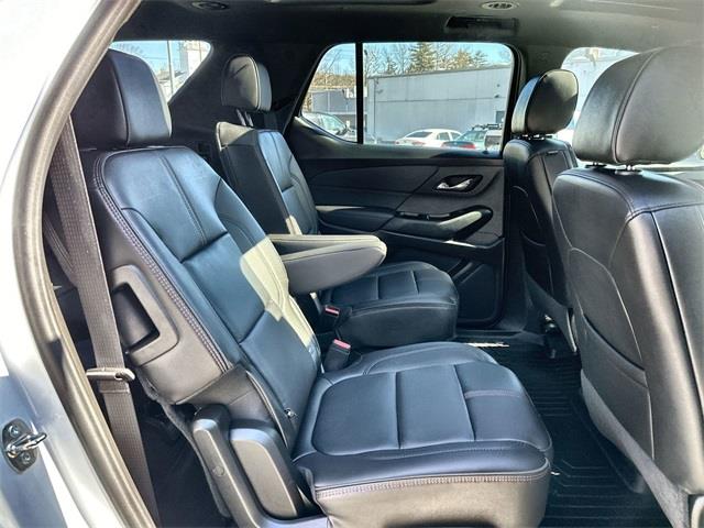 2023 Chevrolet Traverse RS photo