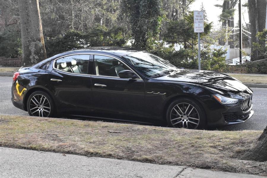 2018 Maserati Ghibli SQ4 AWD 4dr Sedan photo