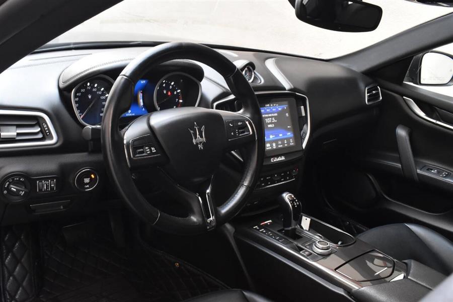 2018 Maserati Ghibli SQ4 AWD 4dr Sedan photo