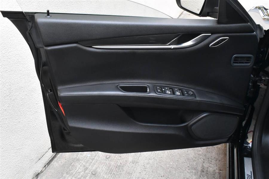 2018 Maserati Ghibli SQ4 AWD 4dr Sedan photo