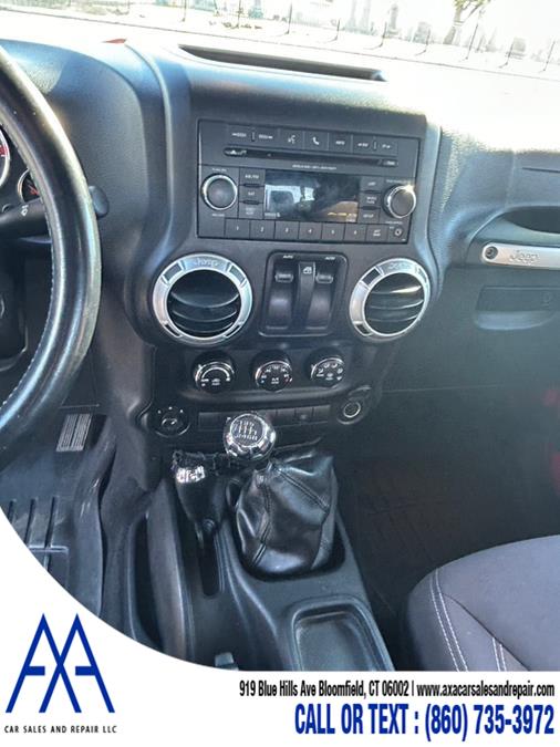 2015 Jeep Wrangler 4WD 2dr Sahara photo
