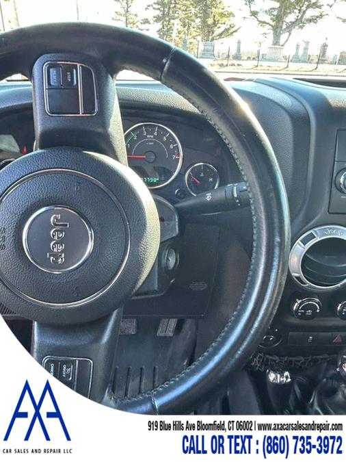 2015 Jeep Wrangler 4WD 2dr Sahara photo