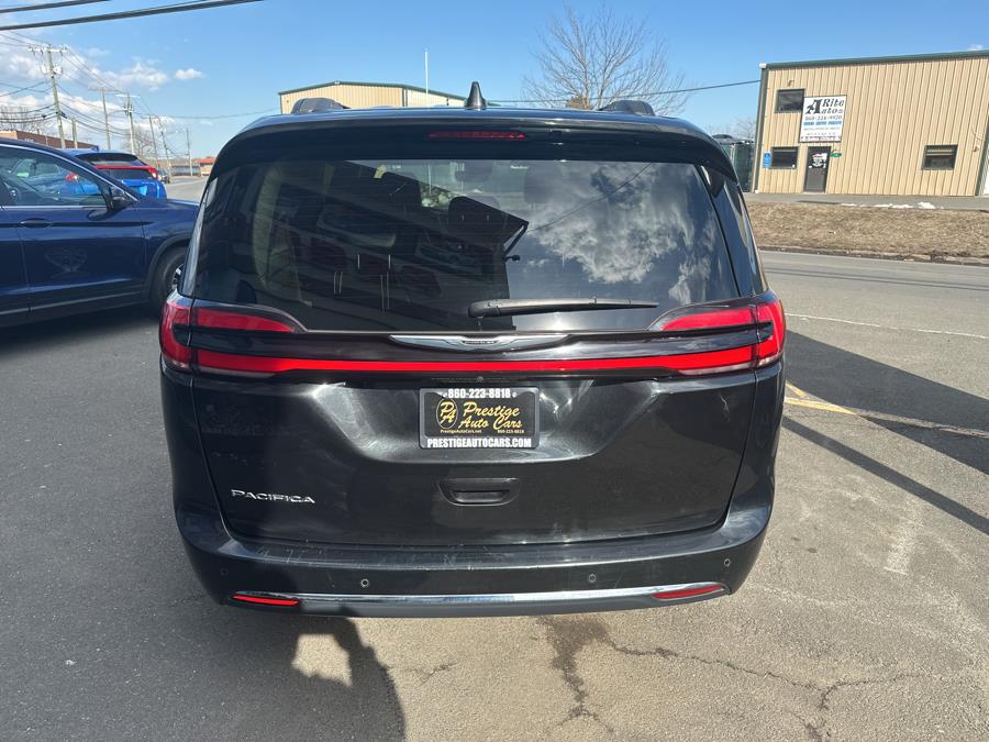 2022 Chrysler Pacifica Touring L photo