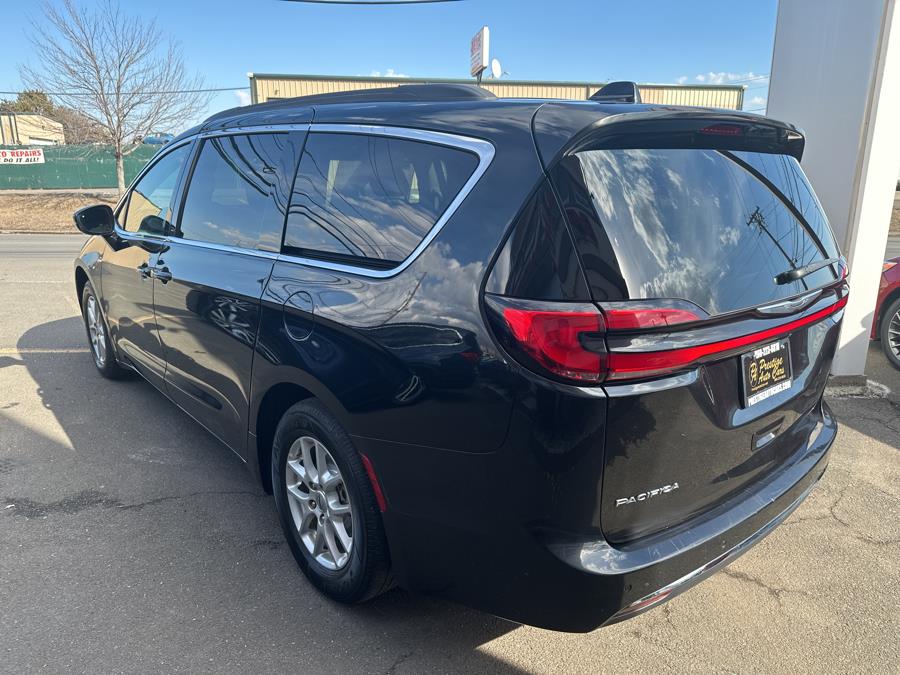 2022 Chrysler Pacifica Touring L photo