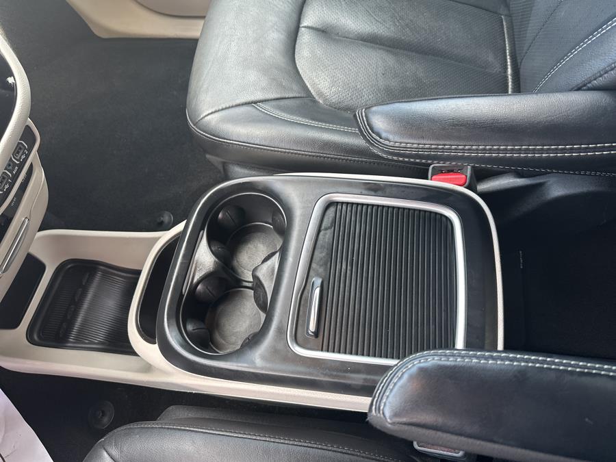 2022 Chrysler Pacifica Touring L photo