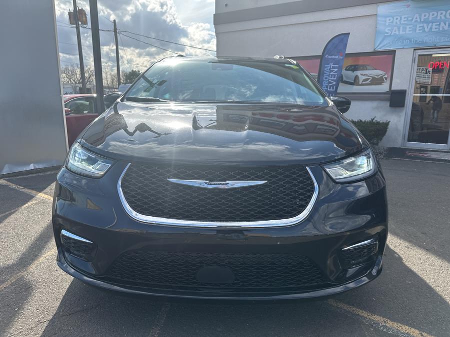 2022 Chrysler Pacifica Touring L photo