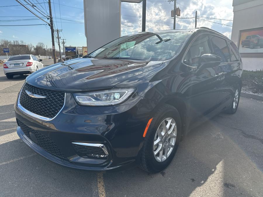 2022 Chrysler Pacifica Touring L photo