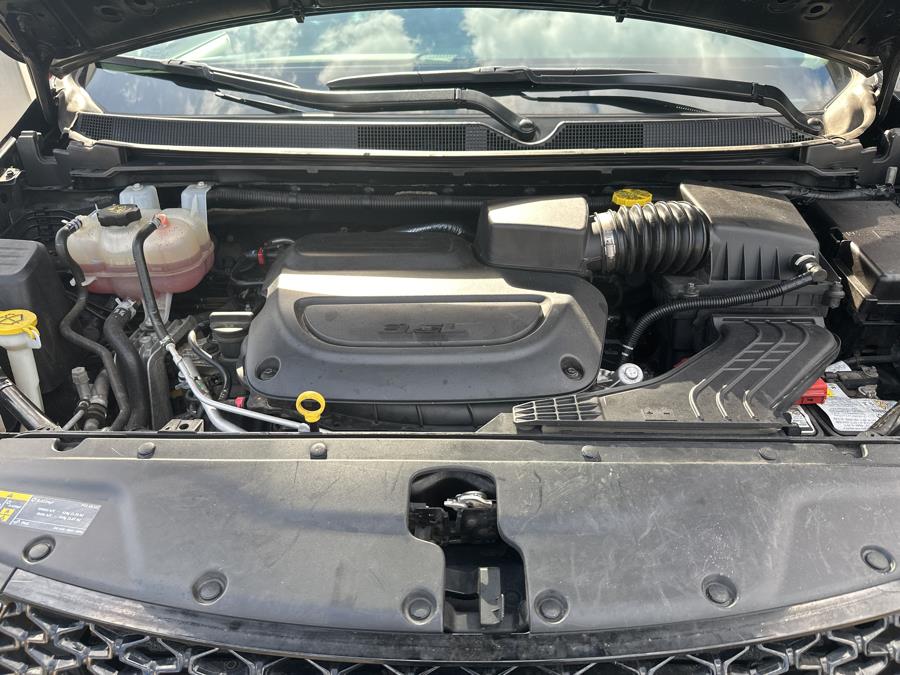 2022 Chrysler Pacifica Touring L photo
