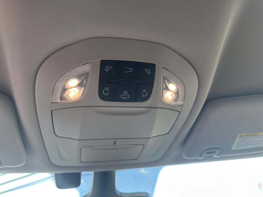 2022 Chrysler Pacifica Touring L photo