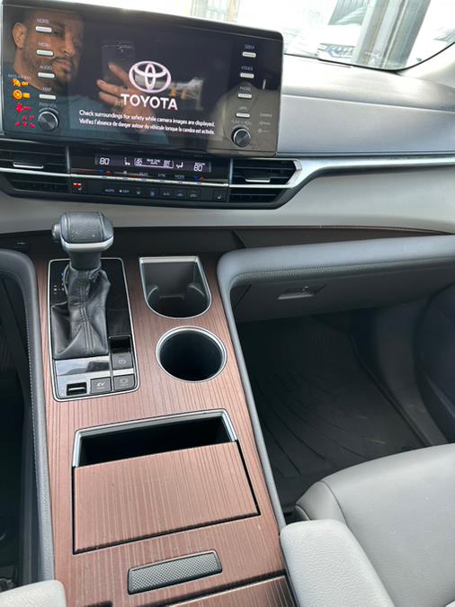 2021 Toyota Sienna XLE FWD 8-Passenger (Natl) photo