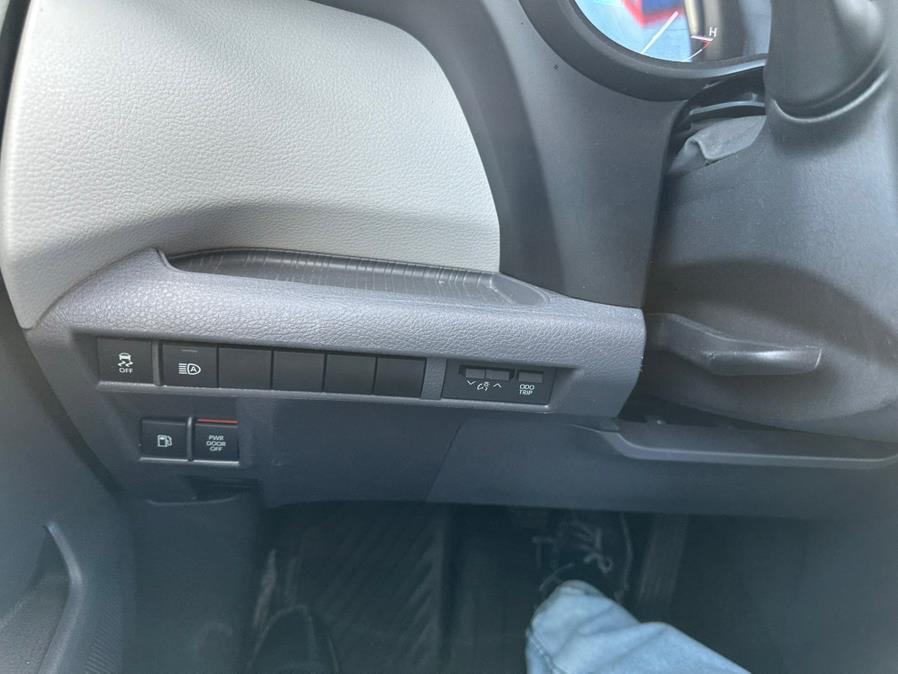 2021 Toyota Sienna XLE FWD 8-Passenger (Natl) photo