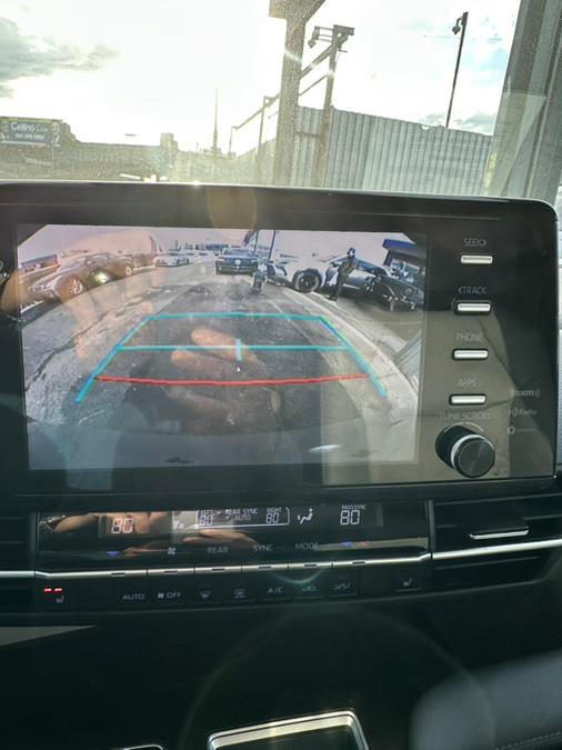 2021 Toyota Sienna XLE FWD 8-Passenger (Natl) photo