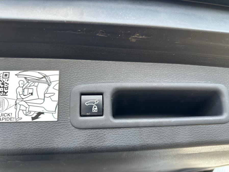 2021 Toyota Sienna XLE FWD 8-Passenger (Natl) photo
