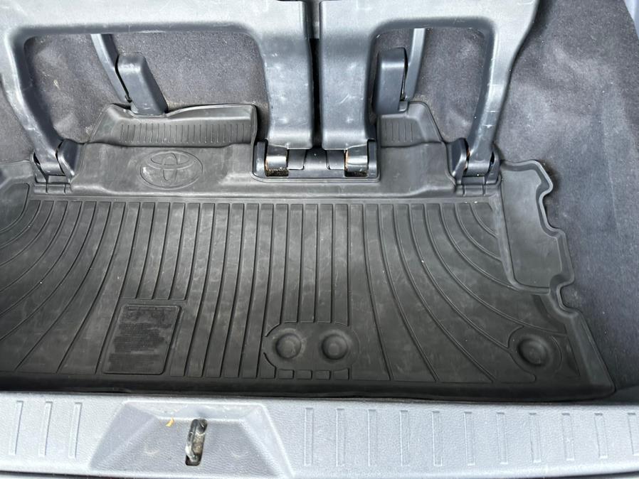 2021 Toyota Sienna XLE FWD 8-Passenger (Natl) photo