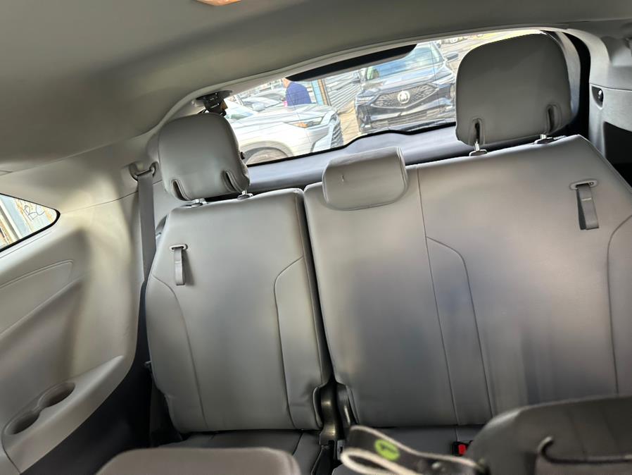 2021 Toyota Sienna XLE FWD 8-Passenger (Natl) photo