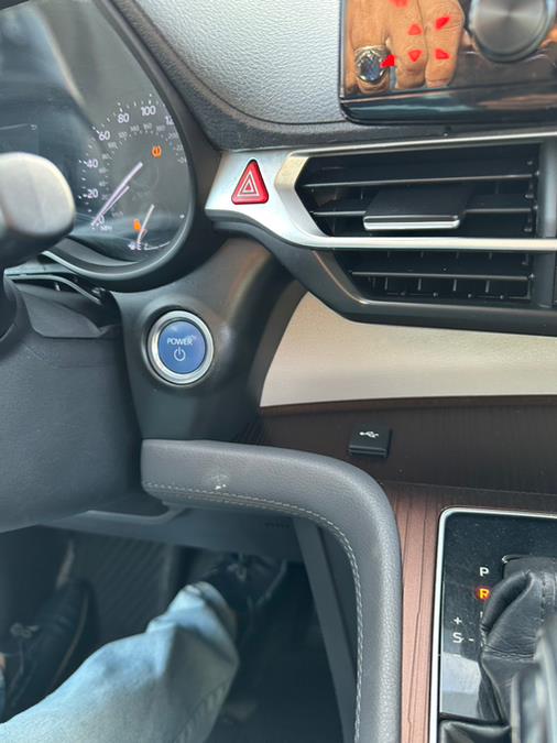 2021 Toyota Sienna XLE FWD 8-Passenger (Natl) photo