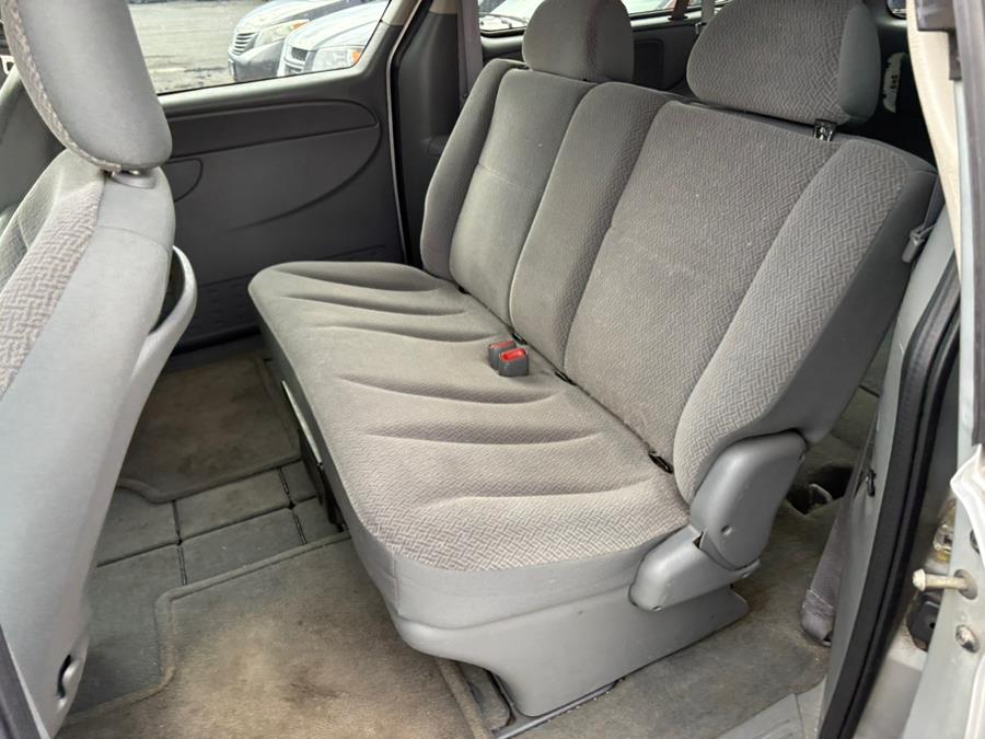2006 Dodge Grand Caravan SE photo