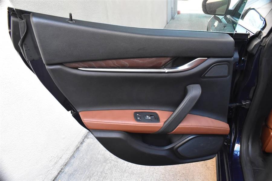 2018 Maserati Ghibli SQ4 AWD 4dr Sedan photo