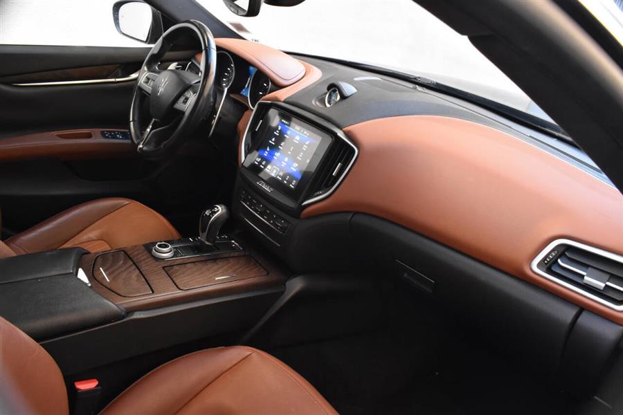 2018 Maserati Ghibli SQ4 AWD 4dr Sedan photo