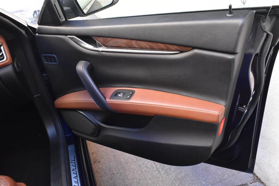 2018 Maserati Ghibli SQ4 AWD 4dr Sedan photo