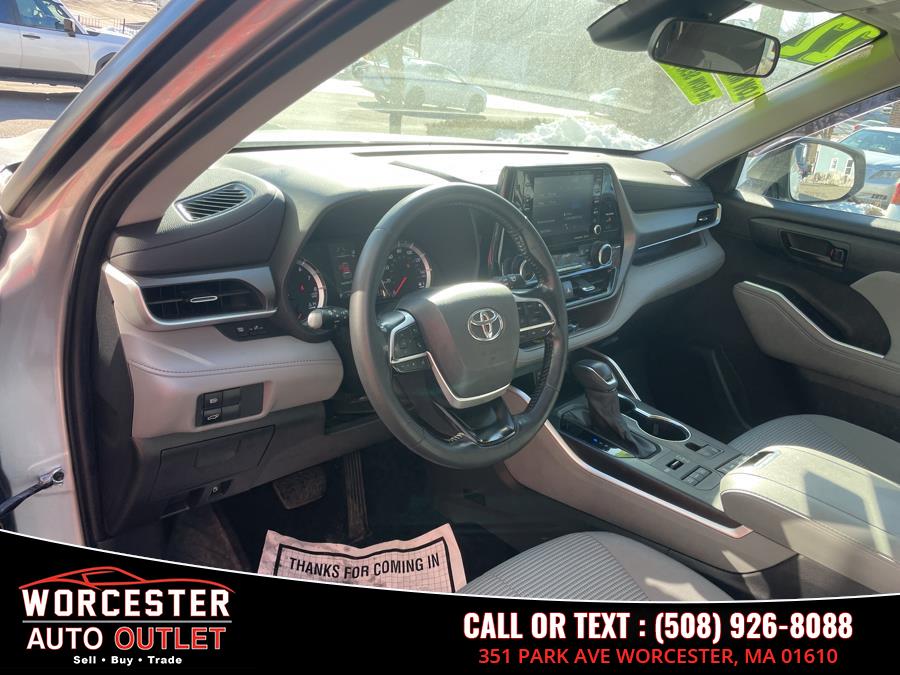 2022 Toyota Highlander LE AWD (Natl) photo