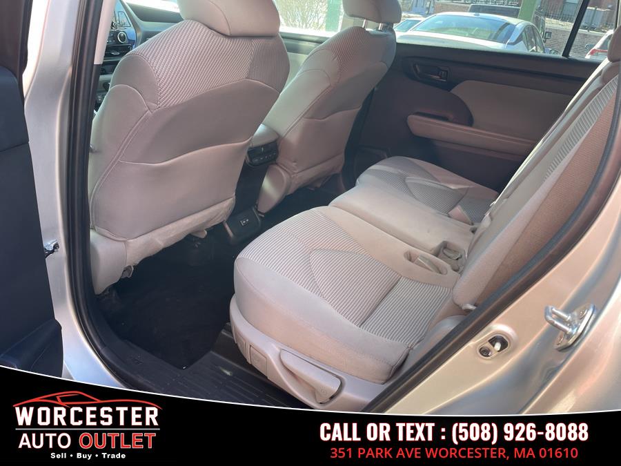 2022 Toyota Highlander LE AWD (Natl) photo